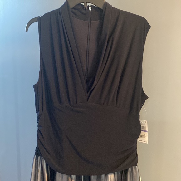 Dress - Picture 2 of 4